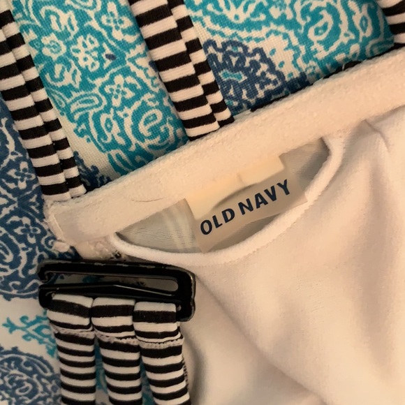 Old Navy scoop bikini top size large - Picture 9 of 9